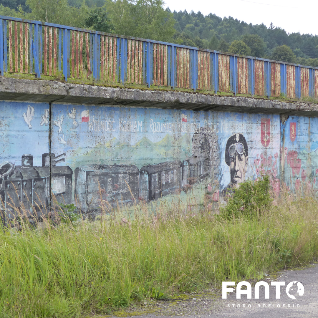 Mural ze Stanisławem Maczkiem w Ustrzykach Dolnych [fot. Ł. Bajda]